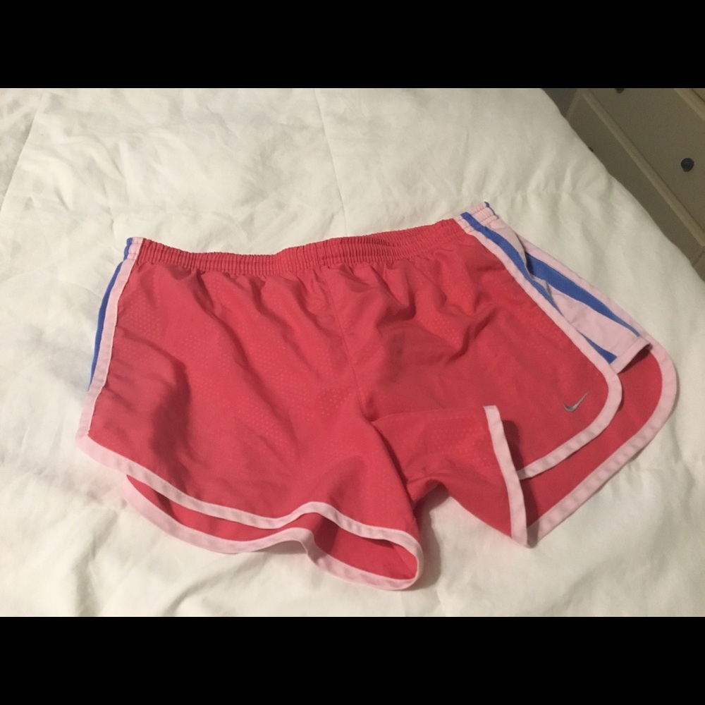 😍BOGO FREE😍 Nike shorts size xs - fits like med